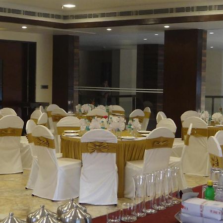 Hotel The Legend à Prayagraj Extérieur photo