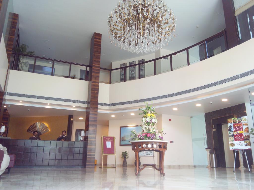Hotel The Legend à Prayagraj Extérieur photo