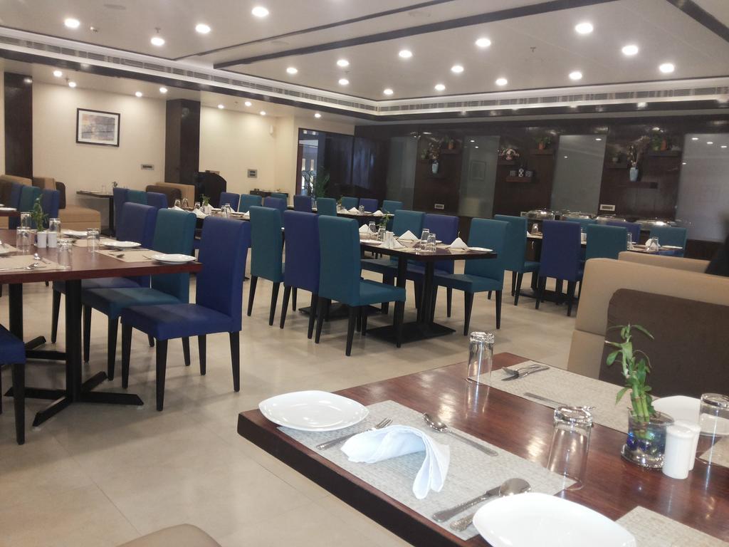 Hotel The Legend à Prayagraj Extérieur photo