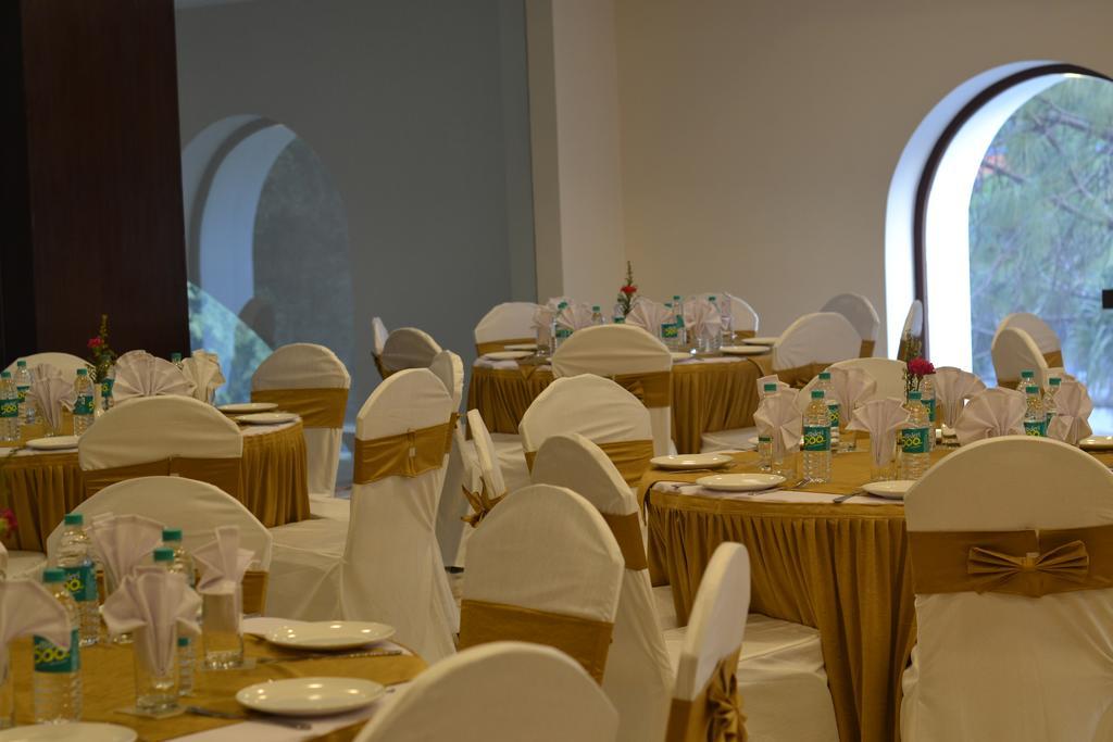 Hotel The Legend à Prayagraj Extérieur photo
